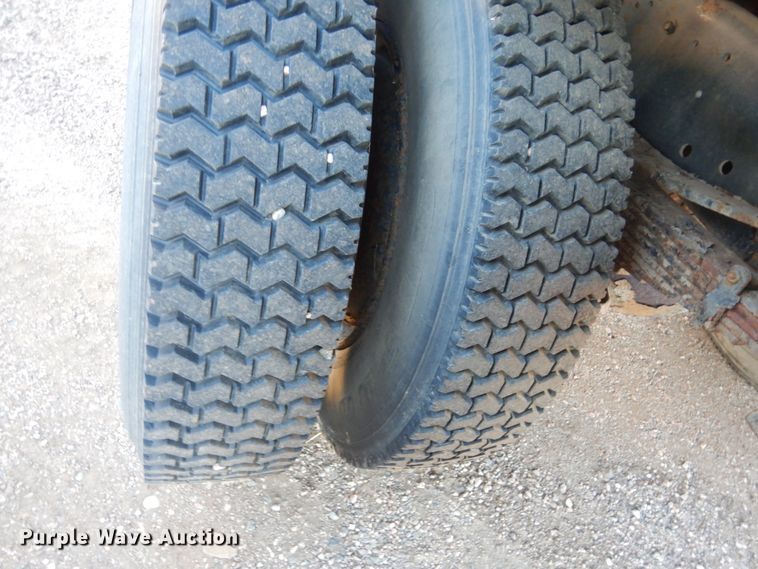 image for item HU9968 1988 Ford F700  chipper truck