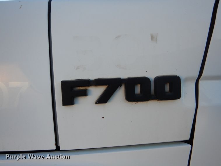 image for item HU9968 1988 Ford F700  chipper truck