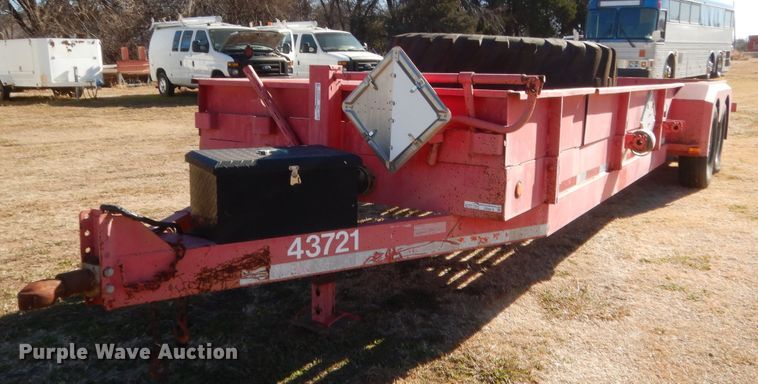 image for item HW9237 2006 Trailmaster 14RCV pipe trailer