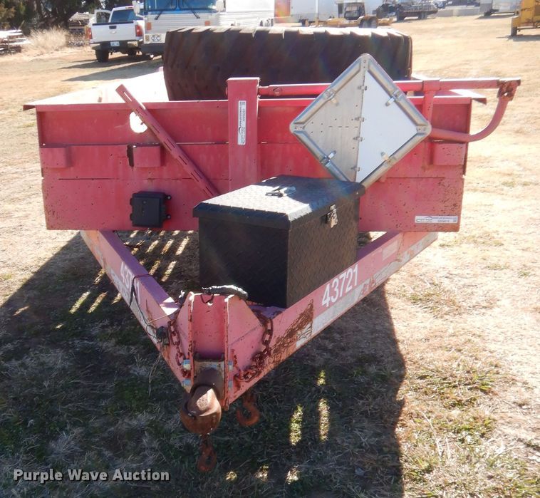 image for item HW9237 2006 Trailmaster 14RCV pipe trailer