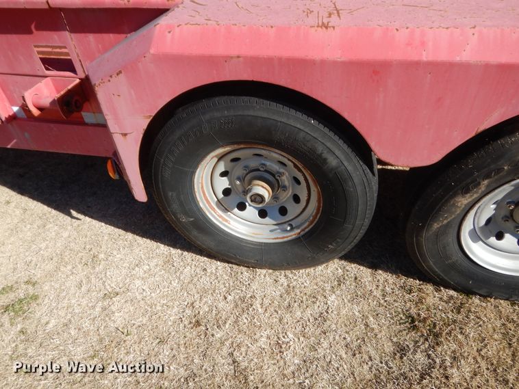 image for item HW9237 2006 Trailmaster 14RCV pipe trailer