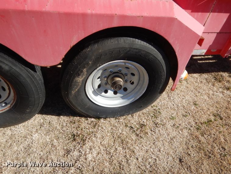 image for item HW9237 2006 Trailmaster 14RCV pipe trailer