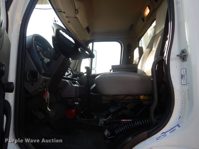 image for item HX9031 2012 Freightliner Business Class M2  crane truck