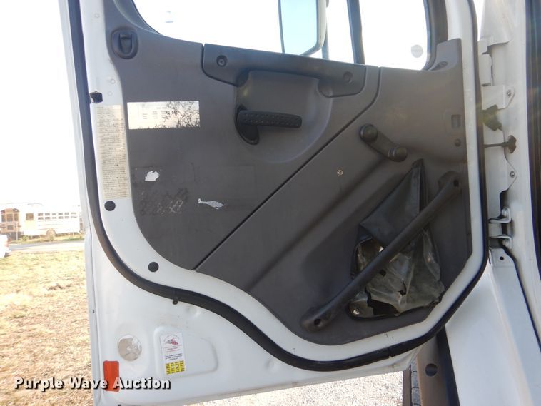 image for item HX9031 2012 Freightliner Business Class M2  crane truck