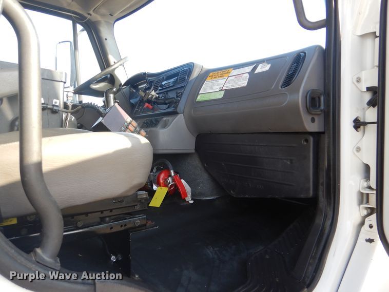 image for item HX9031 2012 Freightliner Business Class M2  crane truck