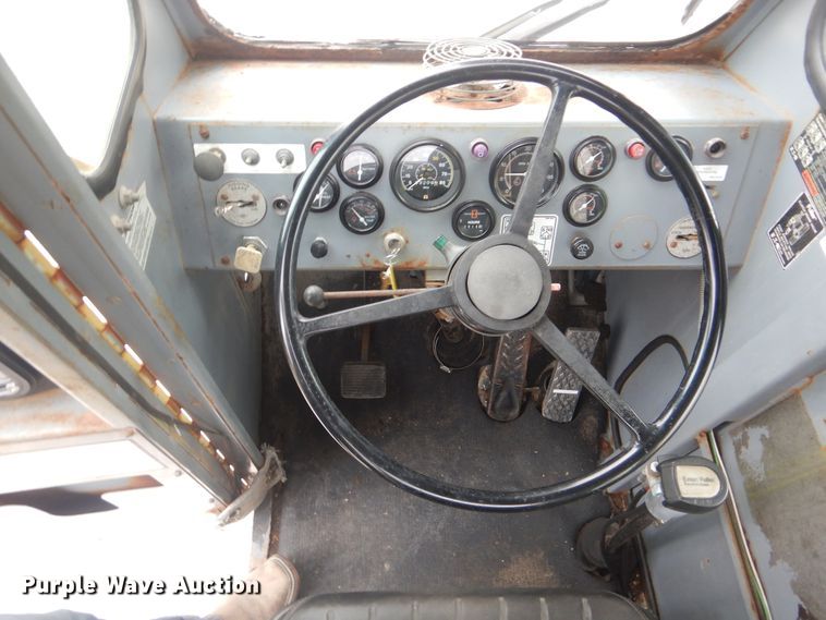 image for item HX9042 1995 Gradall XL4100  wheeled excavator