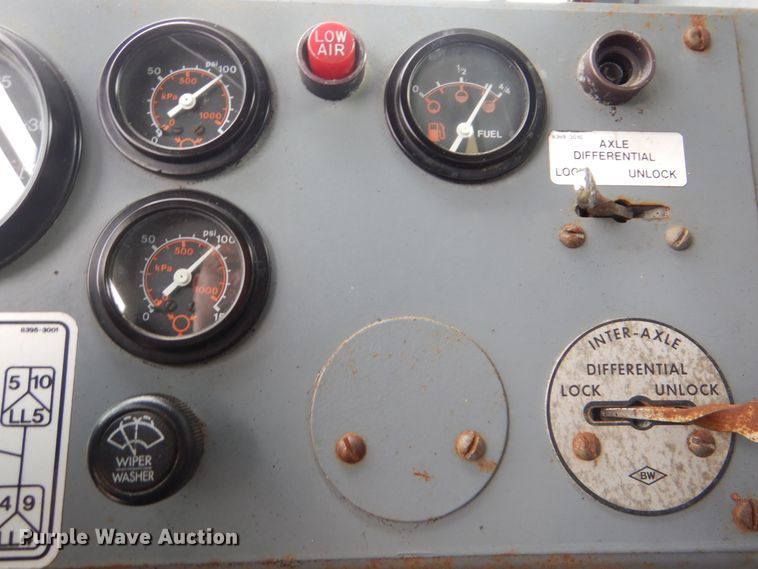 image for item HX9042 1995 Gradall XL4100  wheeled excavator