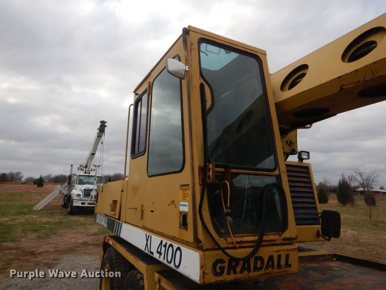 image for item HX9042 1995 Gradall XL4100  wheeled excavator