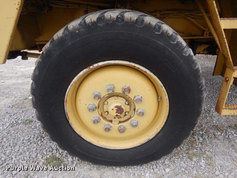 image for item HX9042 1995 Gradall XL4100  wheeled excavator