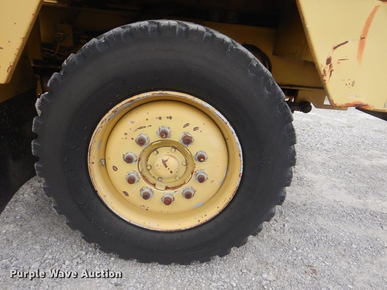 image for item HX9042 1995 Gradall XL4100  wheeled excavator