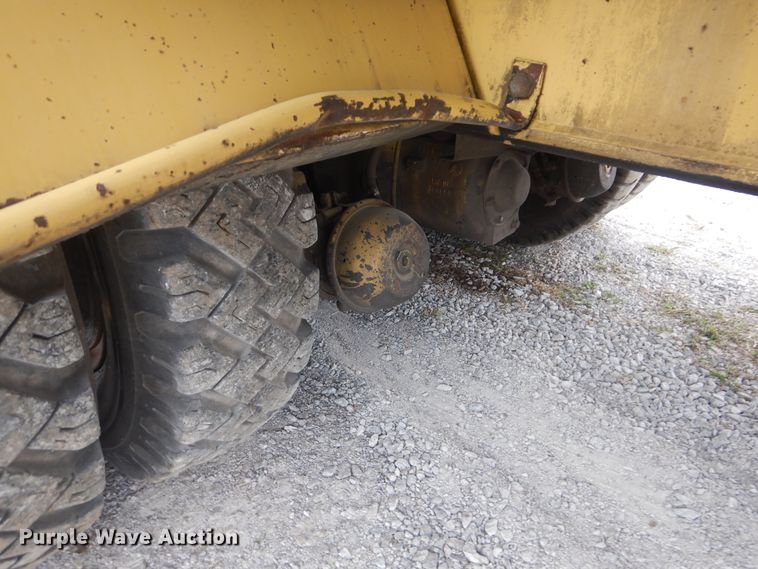 image for item HX9042 1995 Gradall XL4100  wheeled excavator