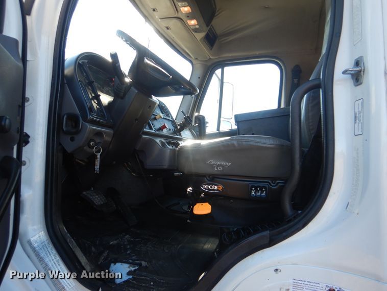 image for item HX9057 2012 Freightliner Business Class M2  crane truck