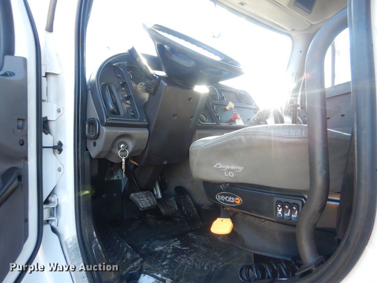 image for item HX9057 2012 Freightliner Business Class M2  crane truck