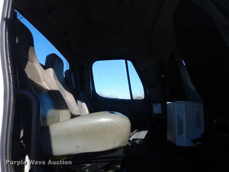 image for item HX9057 2012 Freightliner Business Class M2  crane truck