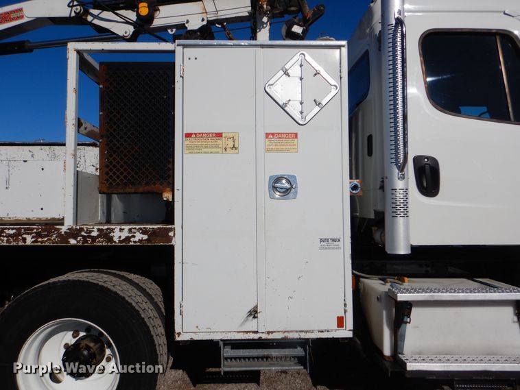 image for item HX9057 2012 Freightliner Business Class M2  crane truck