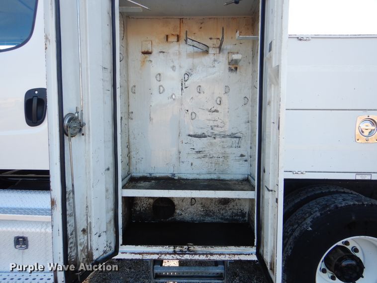 image for item HX9057 2012 Freightliner Business Class M2  crane truck