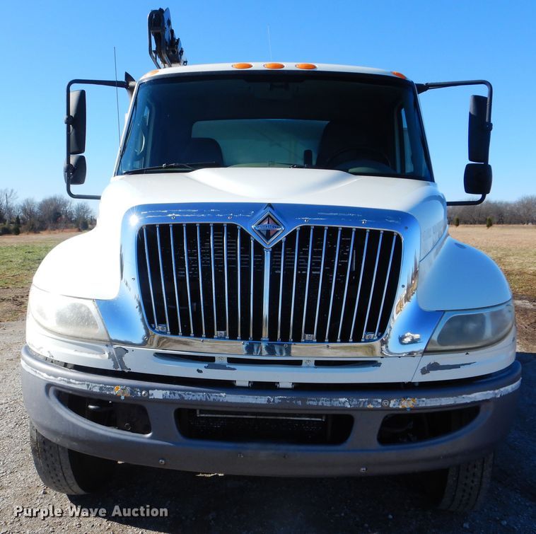 image for item HX9058 2009 International 4300  utility truck with crane