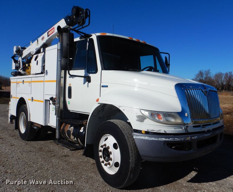 image for item HX9058 2009 International 4300  utility truck with crane