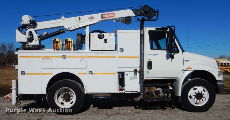 image for item HX9058 2009 International 4300  utility truck with crane