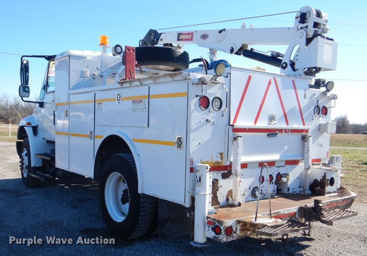 image for item HX9058 2009 International 4300  utility truck with crane