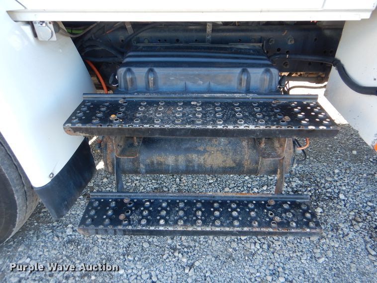 image for item HX9058 2009 International 4300  utility truck with crane