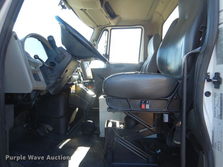 image for item HX9058 2009 International 4300  utility truck with crane