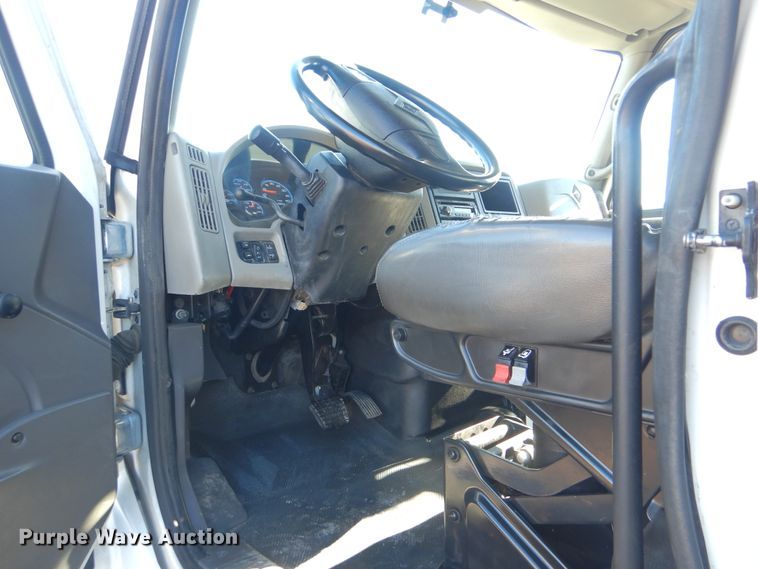 image for item HX9058 2009 International 4300  utility truck with crane