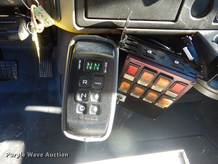 image for item HX9058 2009 International 4300  utility truck with crane