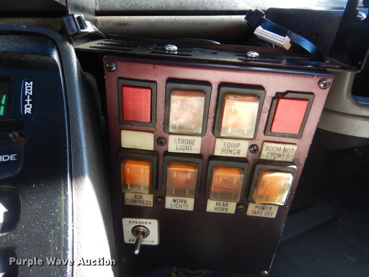 image for item HX9058 2009 International 4300  utility truck with crane