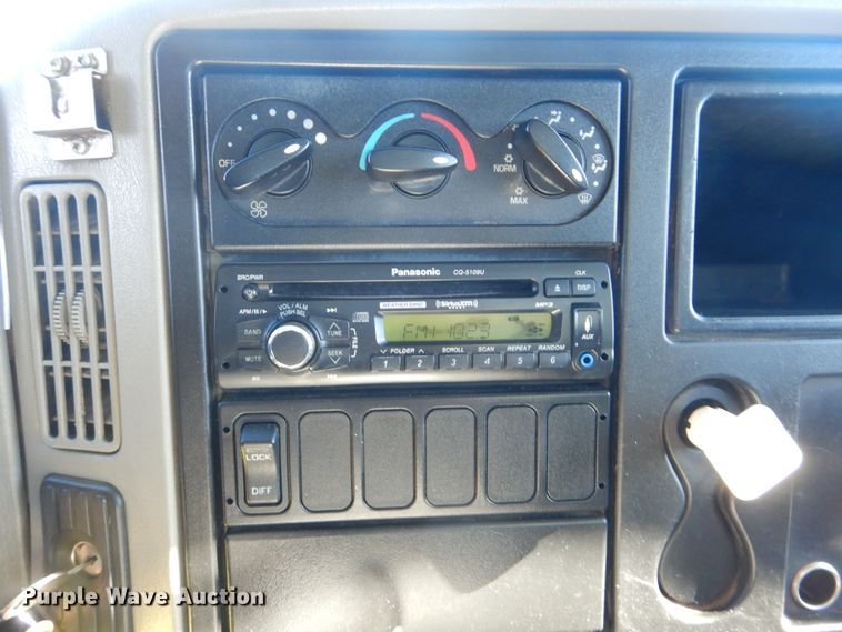 image for item HX9058 2009 International 4300  utility truck with crane