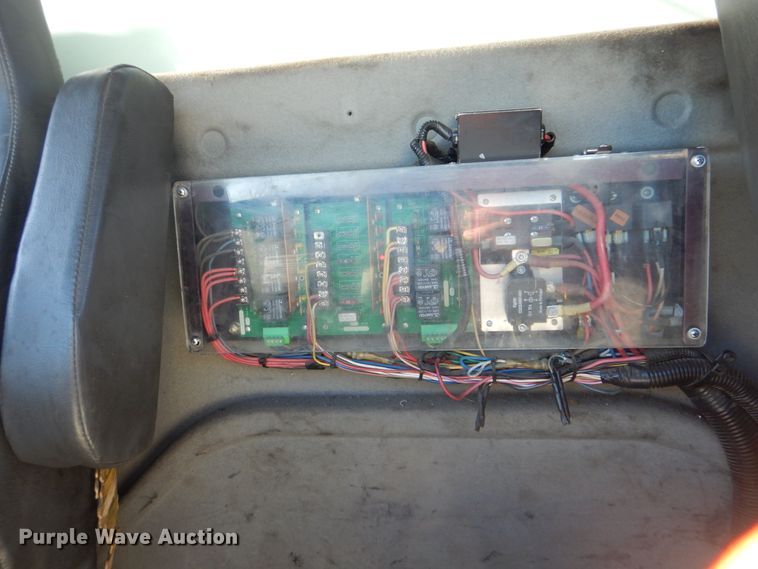 image for item HX9058 2009 International 4300  utility truck with crane