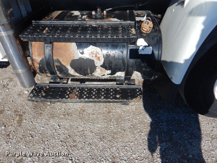 image for item HX9058 2009 International 4300  utility truck with crane