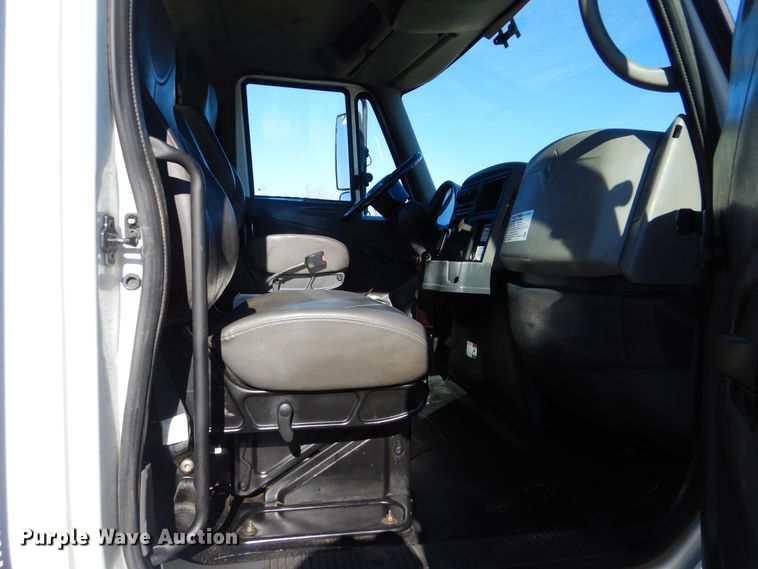 image for item HX9058 2009 International 4300  utility truck with crane