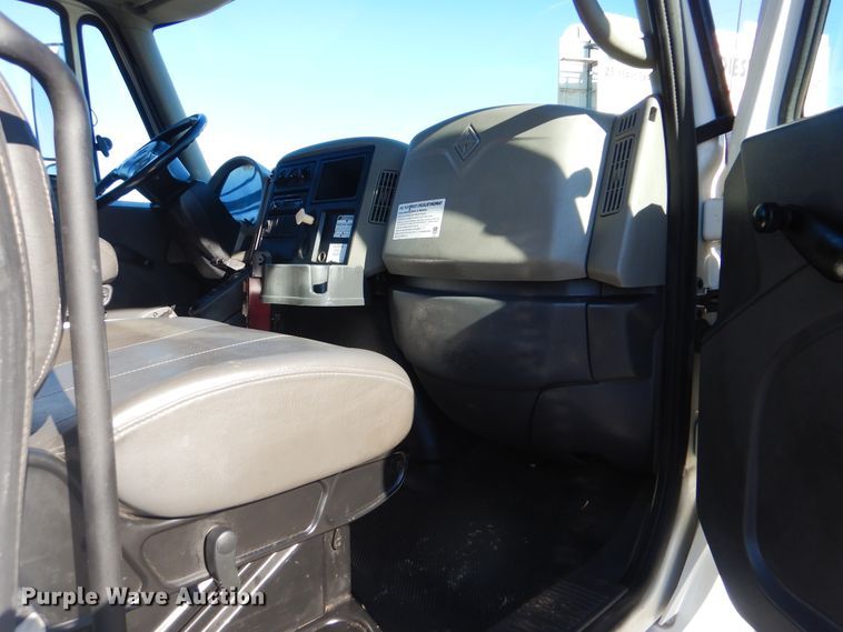 image for item HX9058 2009 International 4300  utility truck with crane