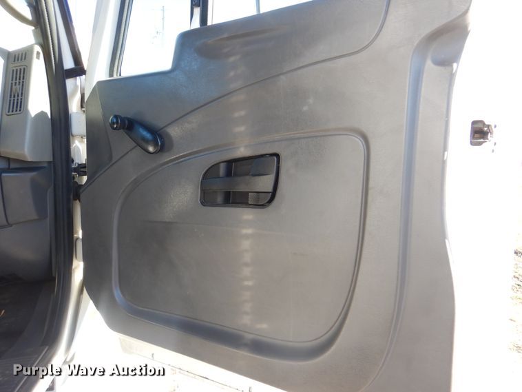 image for item HX9058 2009 International 4300  utility truck with crane