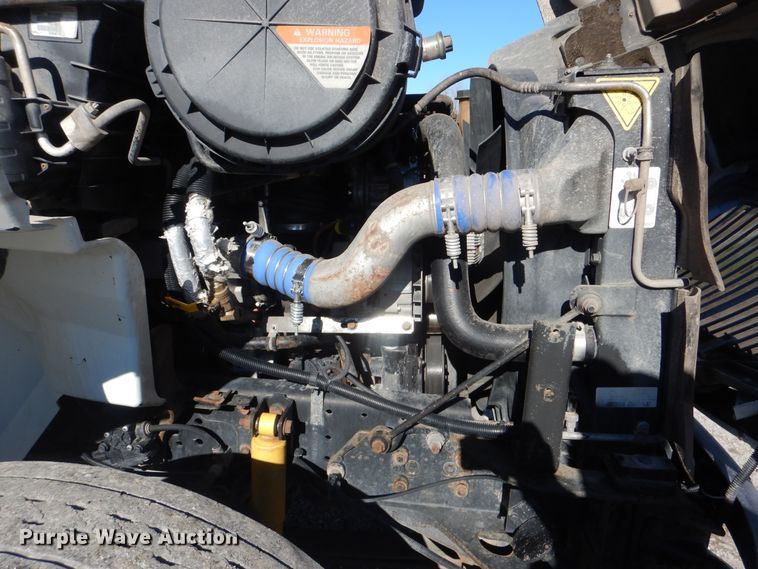 image for item HX9058 2009 International 4300  utility truck with crane