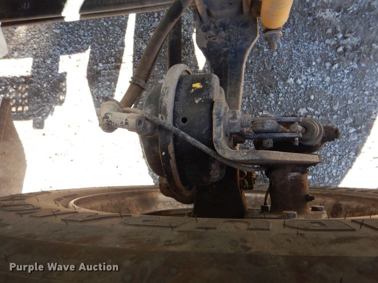 image for item HX9058 2009 International 4300  utility truck with crane