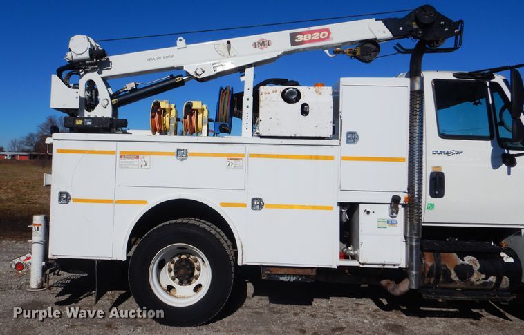 image for item HX9058 2009 International 4300  utility truck with crane