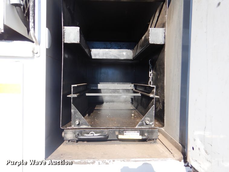 image for item HX9058 2009 International 4300  utility truck with crane