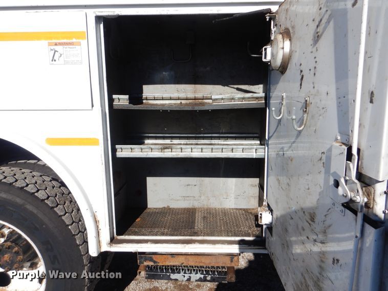 image for item HX9058 2009 International 4300  utility truck with crane