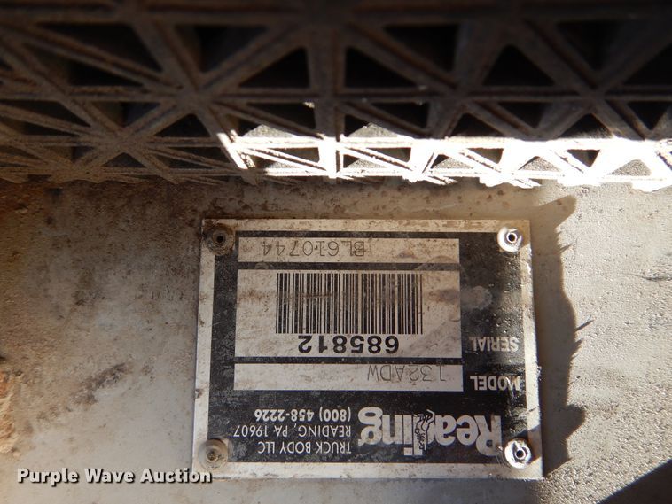 image for item HX9058 2009 International 4300  utility truck with crane