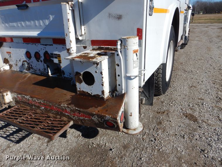 image for item HX9058 2009 International 4300  utility truck with crane