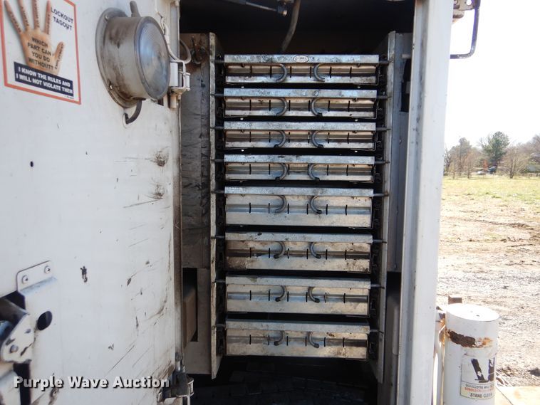 image for item HX9058 2009 International 4300  utility truck with crane