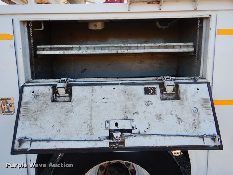 image for item HX9058 2009 International 4300  utility truck with crane