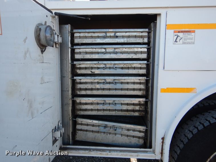 image for item HX9058 2009 International 4300  utility truck with crane