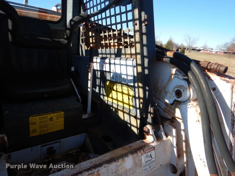 image for item HX9059 Bobcat 975  skid steer loader