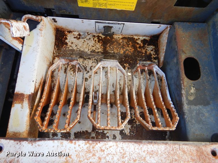 image for item HX9059 Bobcat 975  skid steer loader