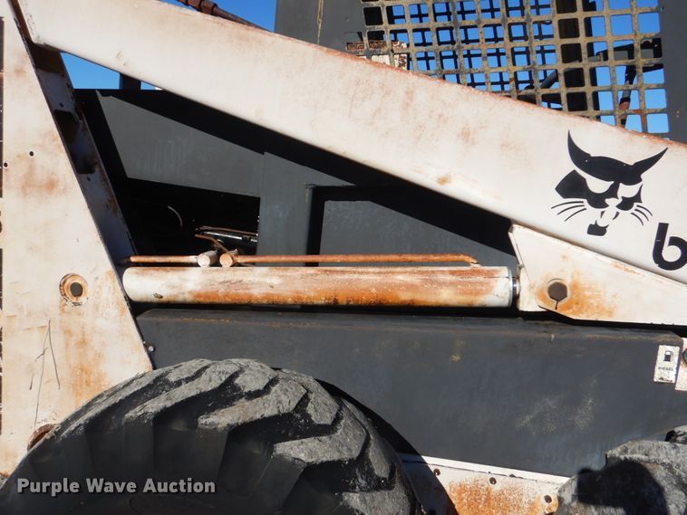 image for item HX9059 Bobcat 975  skid steer loader