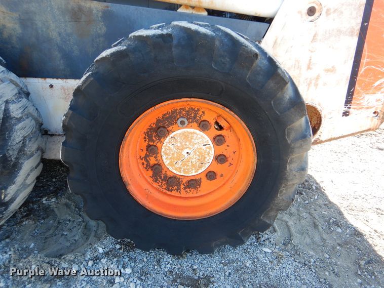 image for item HX9059 Bobcat 975  skid steer loader