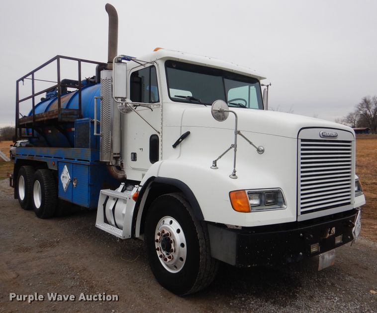 image for item HX9064 1998 Freightliner FLD  vacuum truck
